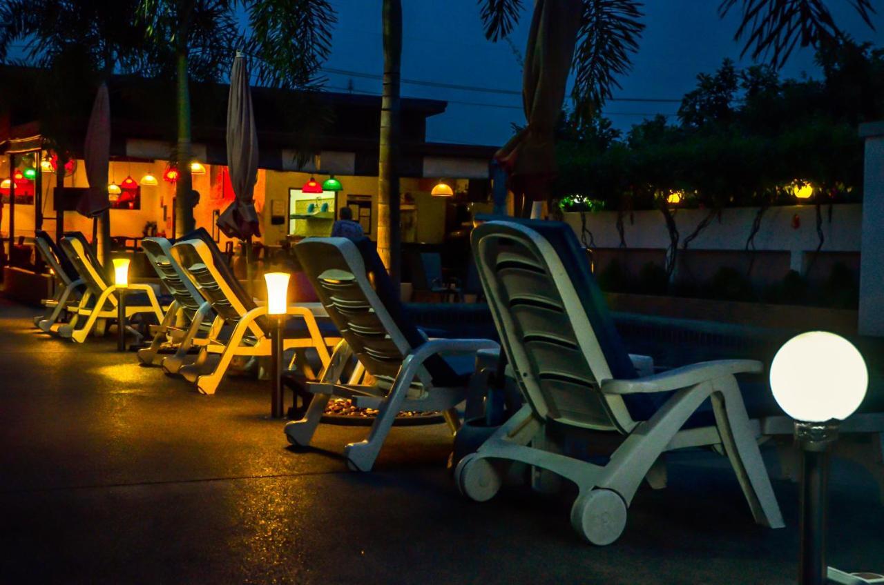 4 Palms Resort Bang Sare Bagian luar foto